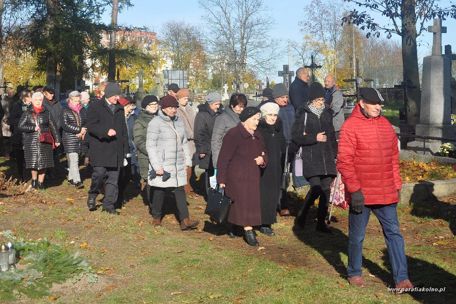 036 Procesja po starym cmentarzu.jpg